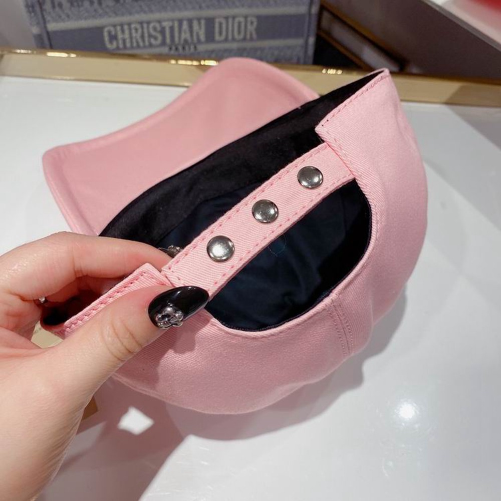 Bv*b*rry Hat